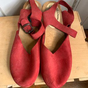 Moheda Dolly Clogs Size 8